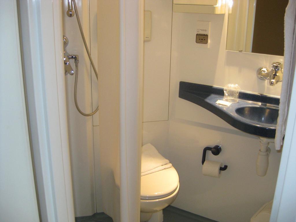 Centre Jean Bosco Hotel Lyon Szoba fotó