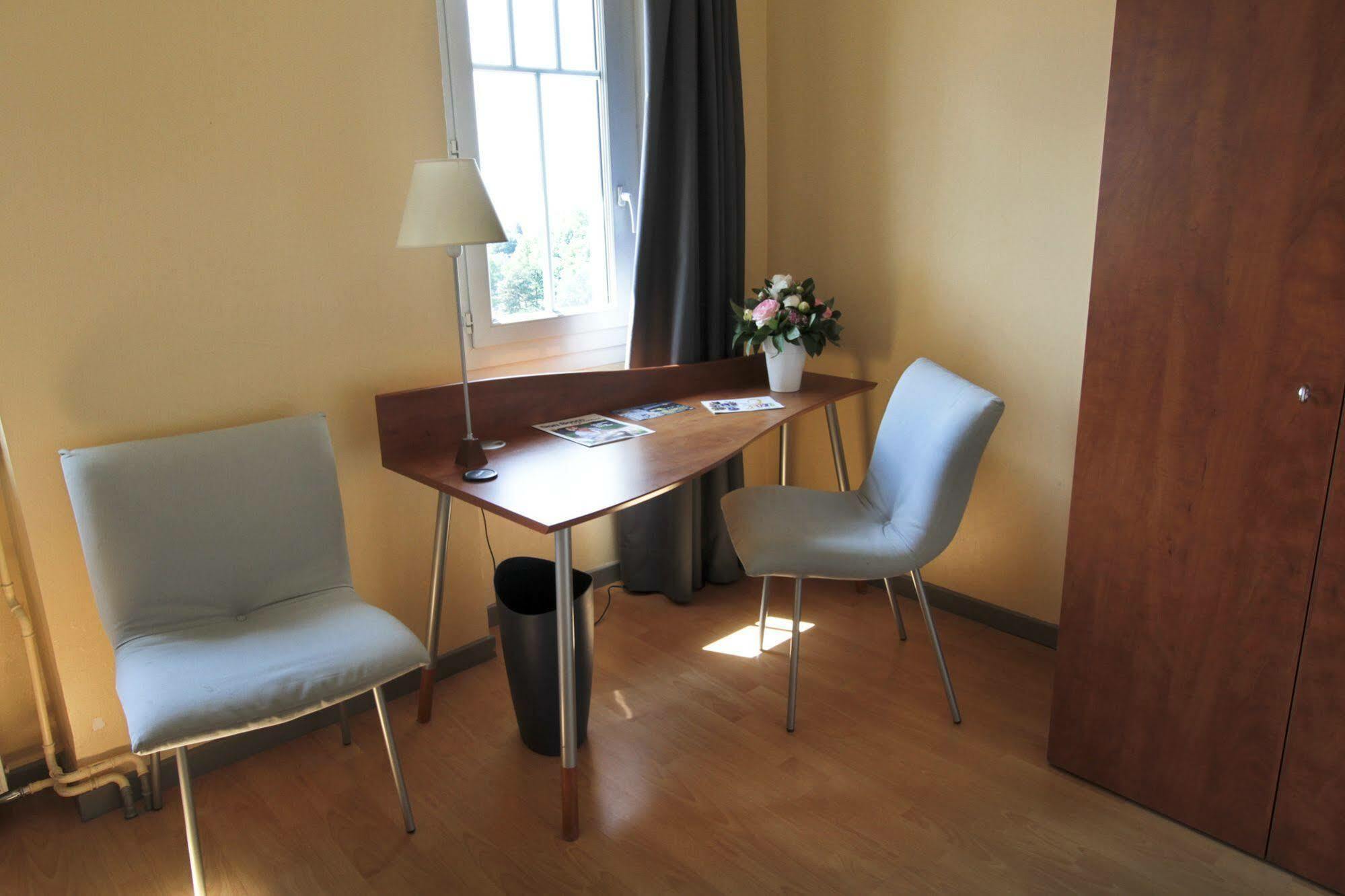 Centre Jean Bosco Hotel Lyon Kültér fotó A typical room at the hotel