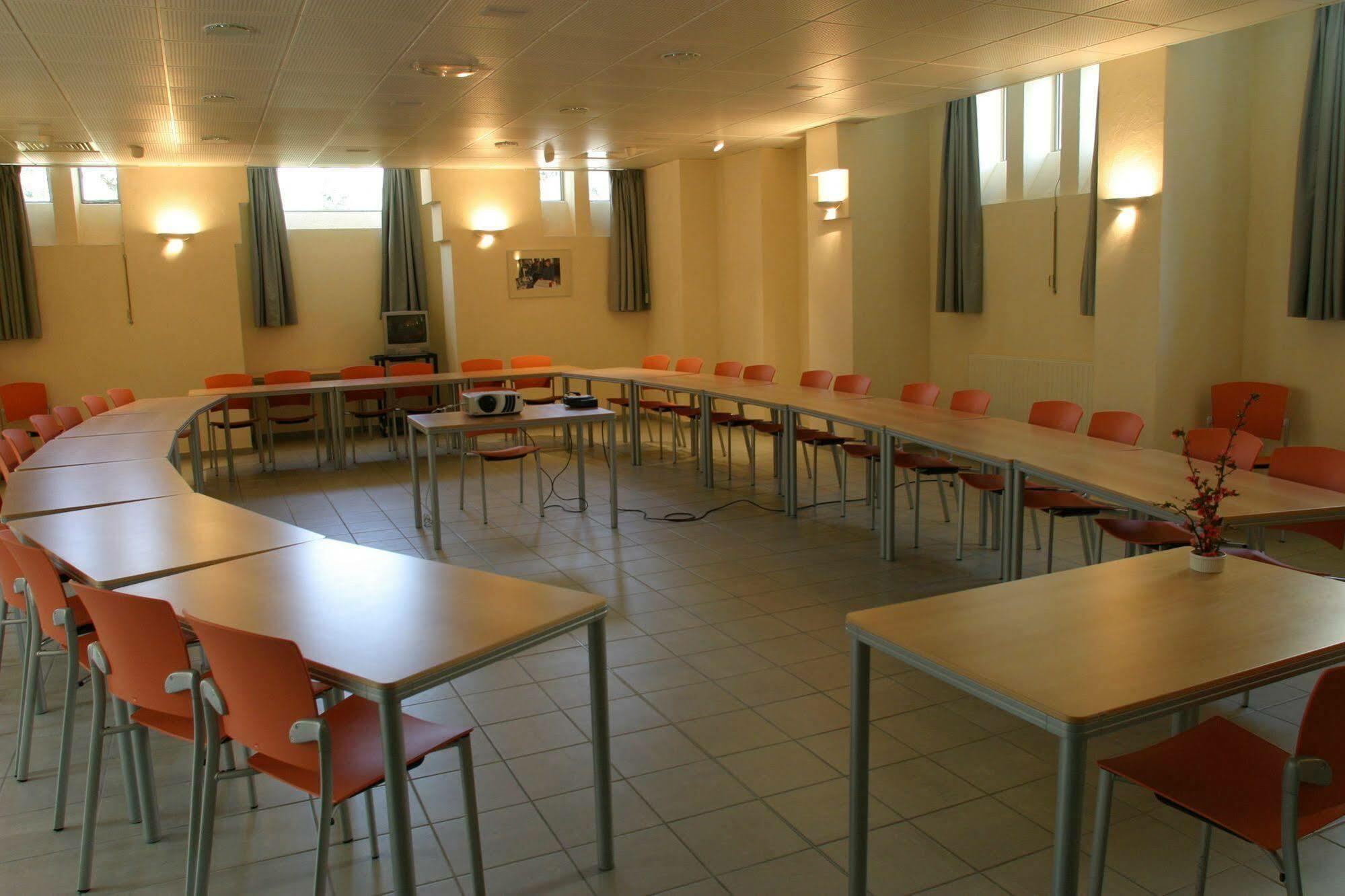 Centre Jean Bosco Hotel Lyon Kültér fotó The meeting room