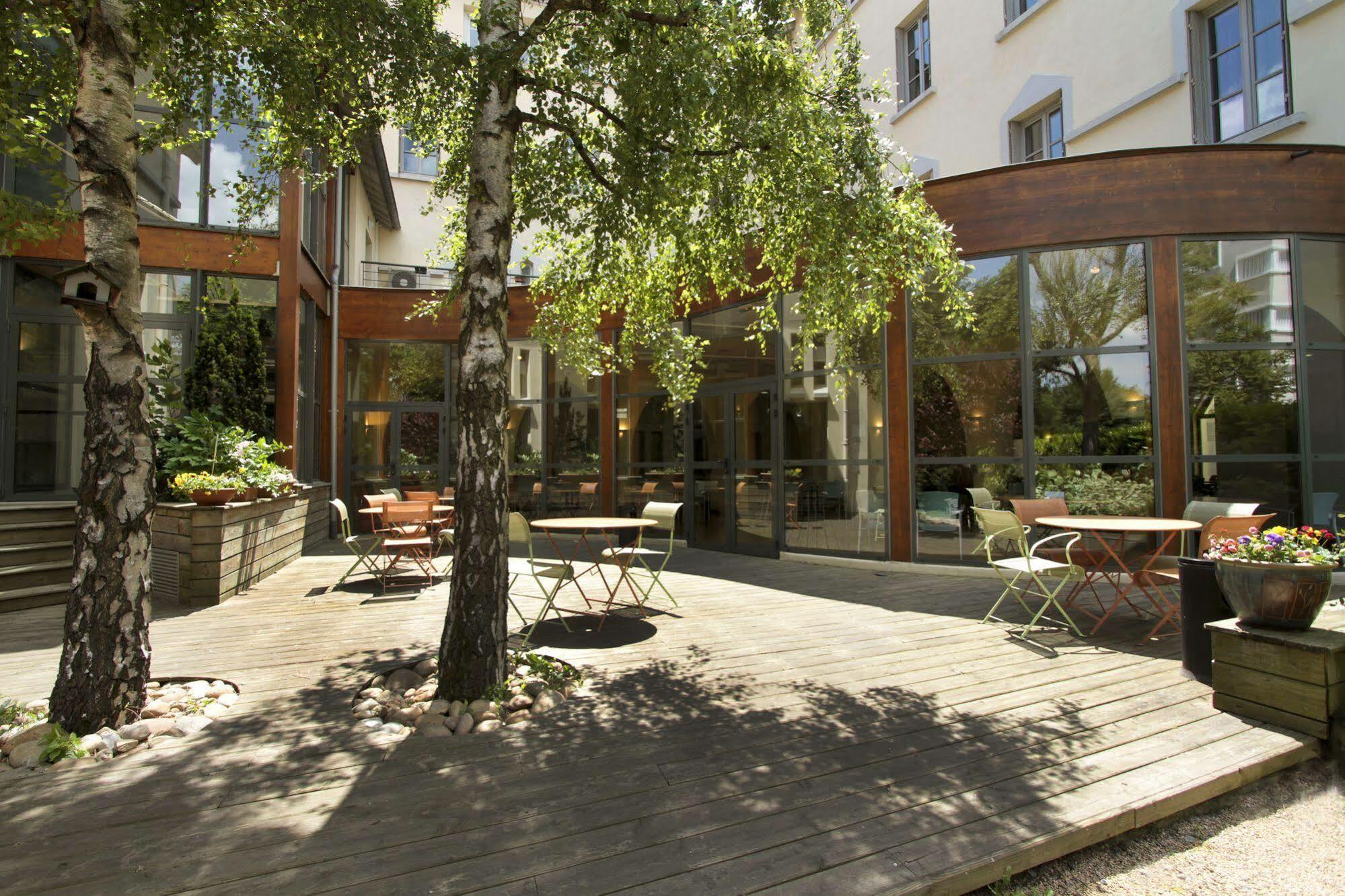 Centre Jean Bosco Hotel Lyon Kültér fotó The courtyard of the German National Museum of Literature