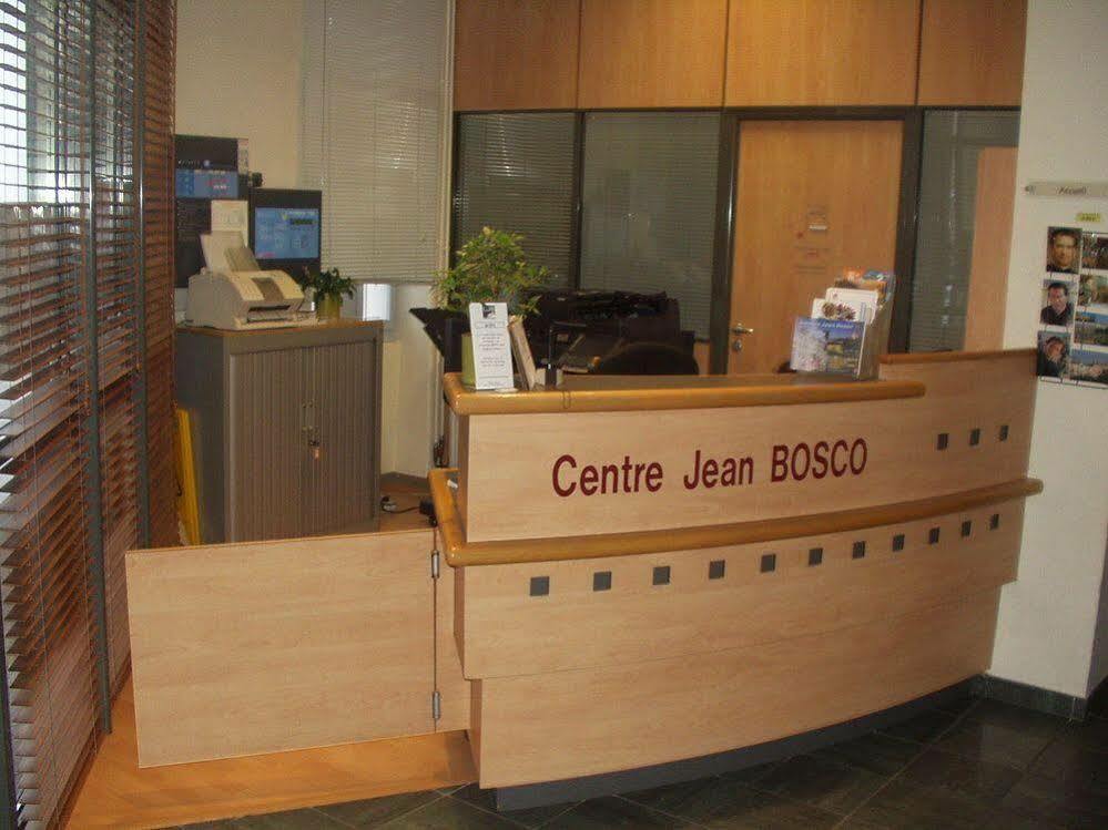 Centre Jean Bosco Hotel Lyon Kültér fotó Reception desk of the Jean Bosco Centre