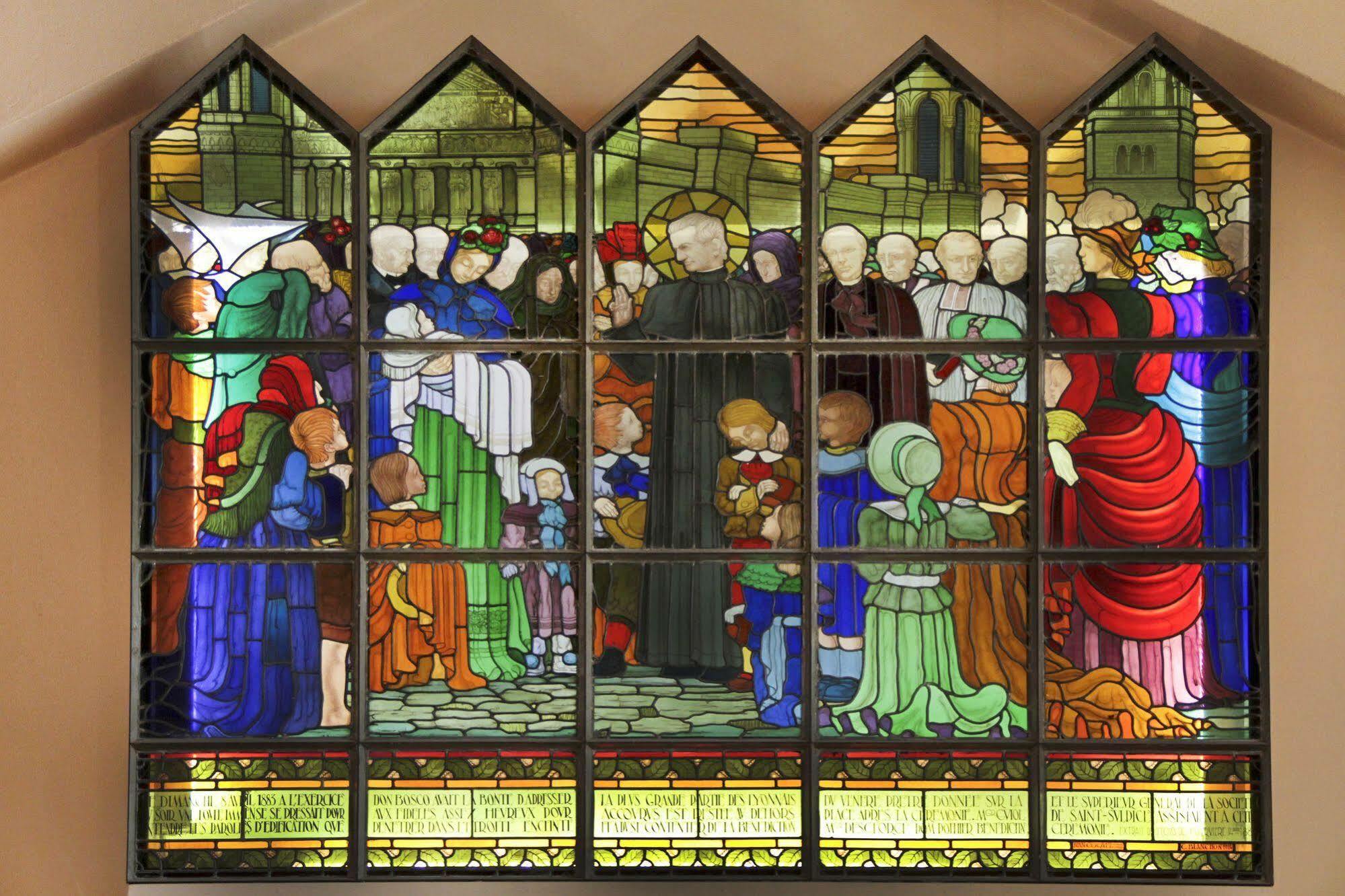 Centre Jean Bosco Hotel Lyon Kültér fotó The 1905 window by Charles E. Fairweather
