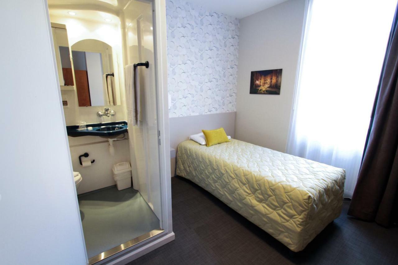 Centre Jean Bosco Hotel Lyon Kültér fotó A single room at the hotel